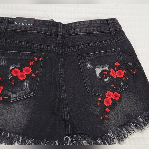 Fashion Nova Denim Shorts Size S - Picture 2 of 13